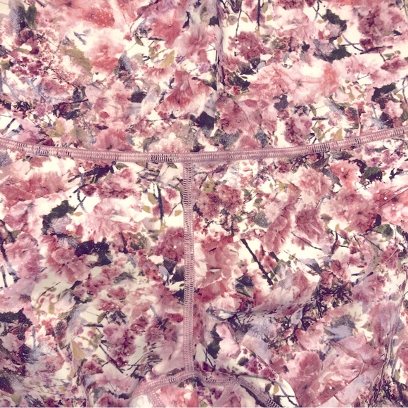 NWT Lululemon 10 Wunder Under Crop 21” Pink Floral Cherry Blossom - Picture 4 of 6